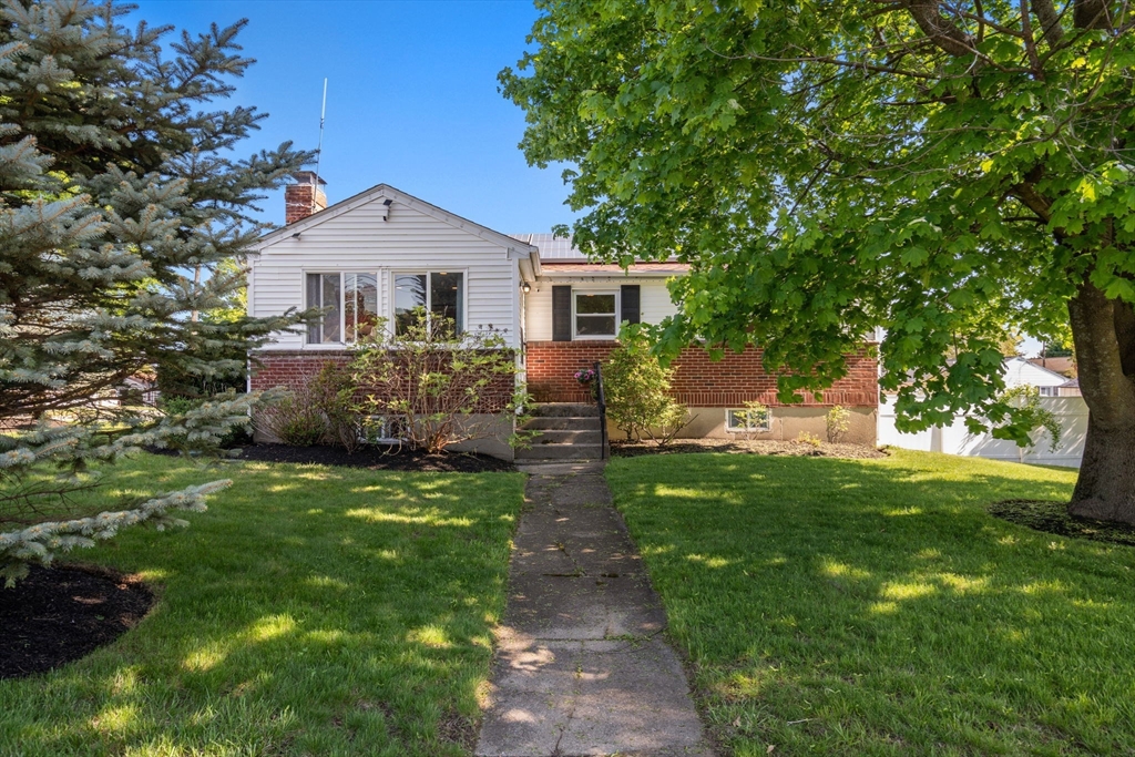 Marlborough, Massachusetts 01752, United States, 2 Bedrooms Bedrooms, ,2 BathroomsBathrooms,Residential,Active,129931