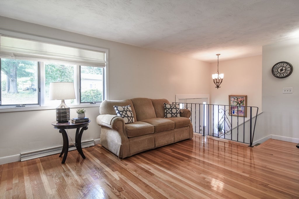 24 Upper Joclyn Ave