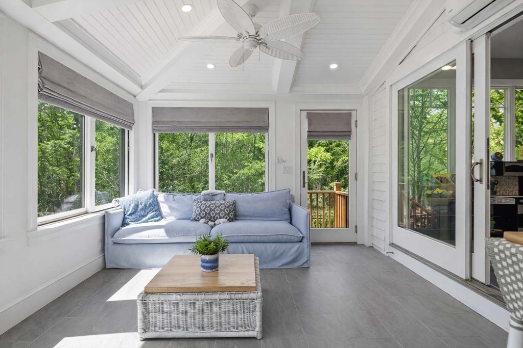 38 Raynor Dr