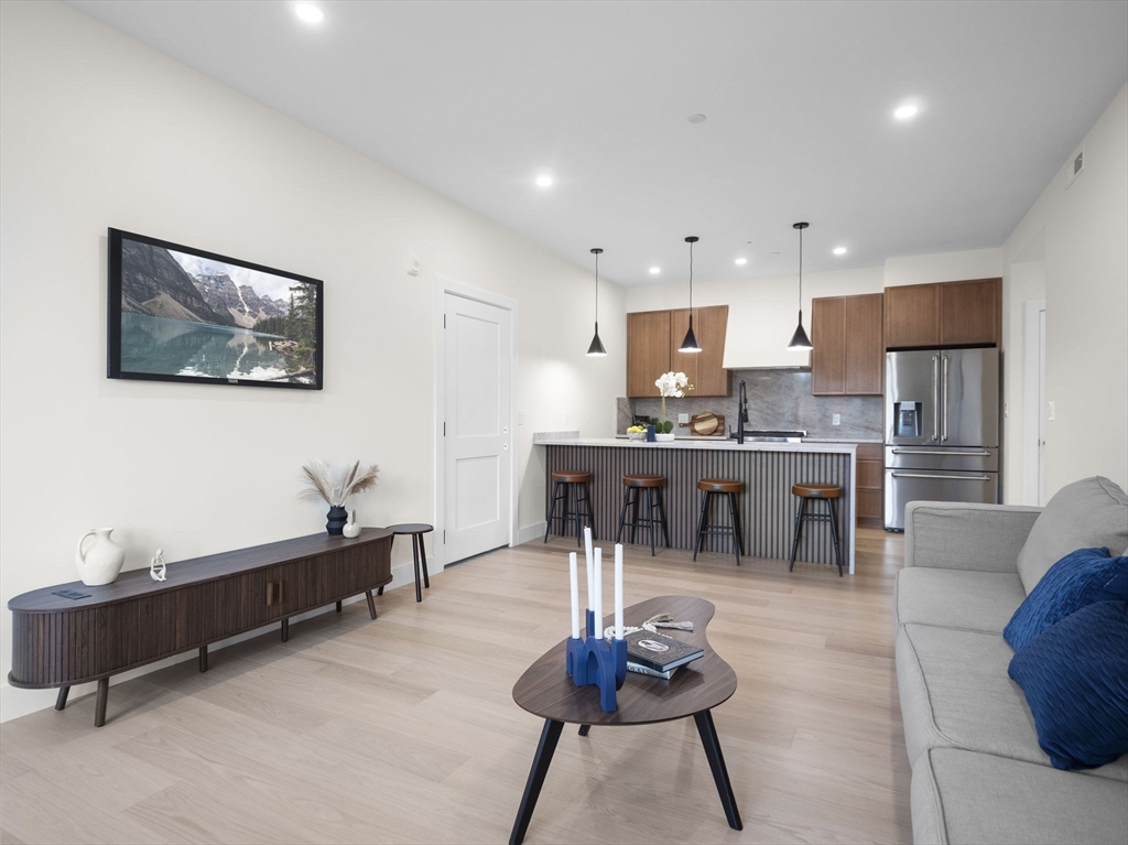 Boston, Massachusetts 02129, United States, 2 Bedrooms Bedrooms, ,2 BathroomsBathrooms,Residential,Active,197292