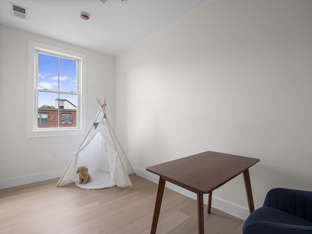 Boston, Massachusetts 02129, United States, 2 Bedrooms Bedrooms, ,2 BathroomsBathrooms,Residential,Active,197292