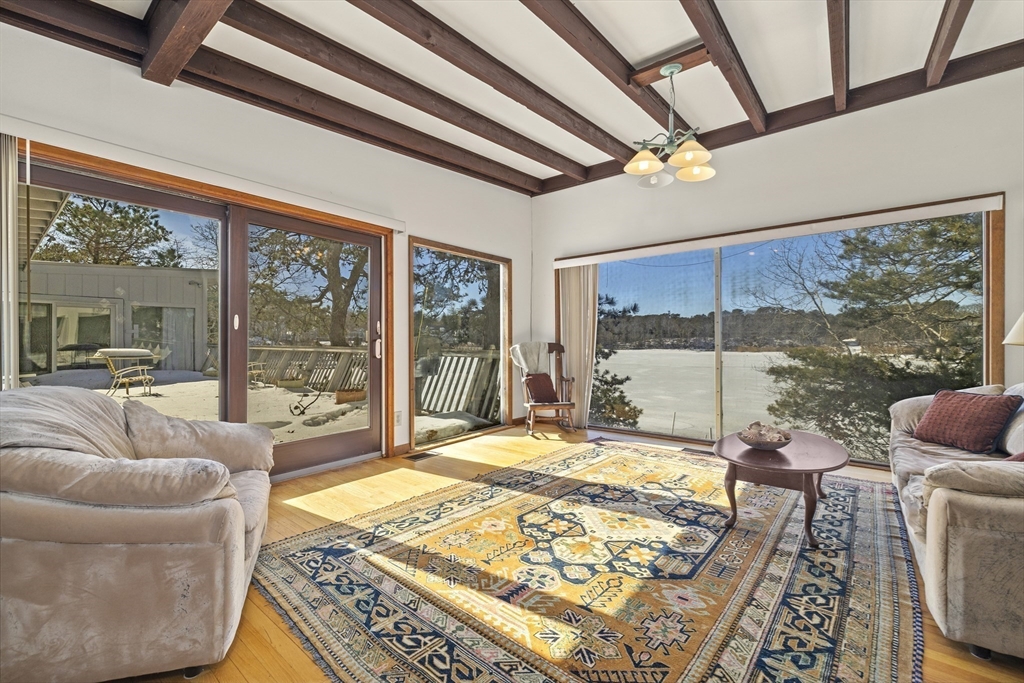 36 Little Neck Ln