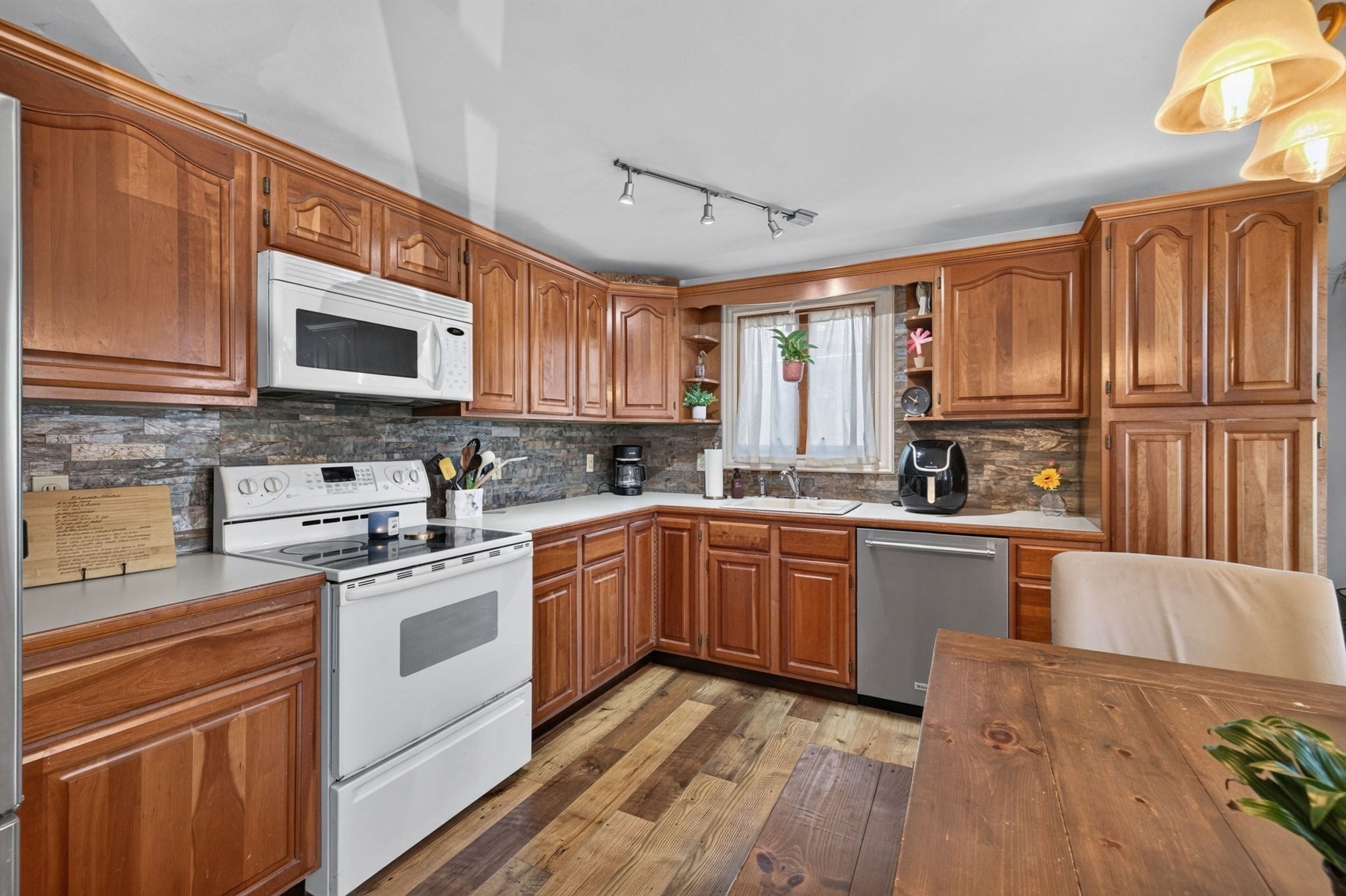 55 Irving St, Fall River, MA, 55 Irving St, Fall River, MA Photo #3