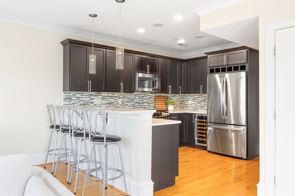 172 W 7th St 3