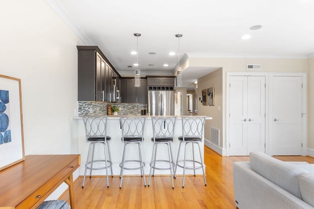 172 W 7th St 3