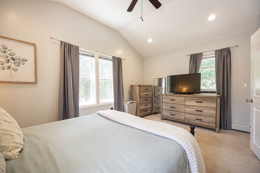 Attleboro, Massachusetts 02703, United States, 3 Bedrooms Bedrooms, ,1 BathroomBathrooms,Residential,Active,178517