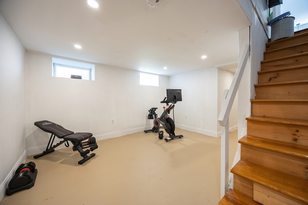 Attleboro, Massachusetts 02703, United States, 3 Bedrooms Bedrooms, ,1 BathroomBathrooms,Residential,Active,178517