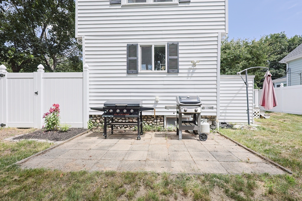 Attleboro, Massachusetts 02703, United States, 3 Bedrooms Bedrooms, ,1 BathroomBathrooms,Residential,Active,178517