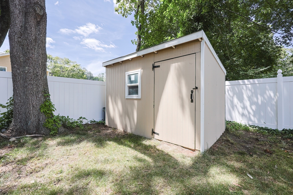 Attleboro, Massachusetts 02703, United States, 3 Bedrooms Bedrooms, ,1 BathroomBathrooms,Residential,Active,178517