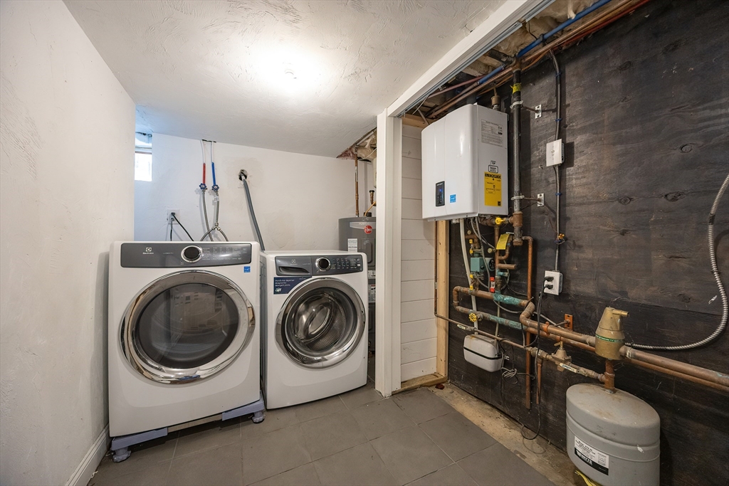 Attleboro, Massachusetts 02703, United States, 3 Bedrooms Bedrooms, ,1 BathroomBathrooms,Residential,Active,178517