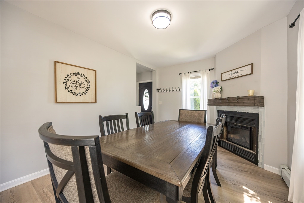 Attleboro, Massachusetts 02703, United States, 3 Bedrooms Bedrooms, ,1 BathroomBathrooms,Residential,Active,178517