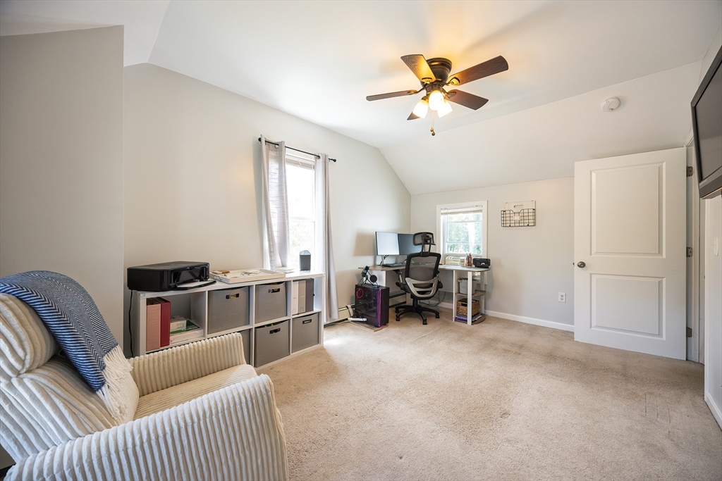 Attleboro, Massachusetts 02703, United States, 3 Bedrooms Bedrooms, ,1 BathroomBathrooms,Residential,Active,178517