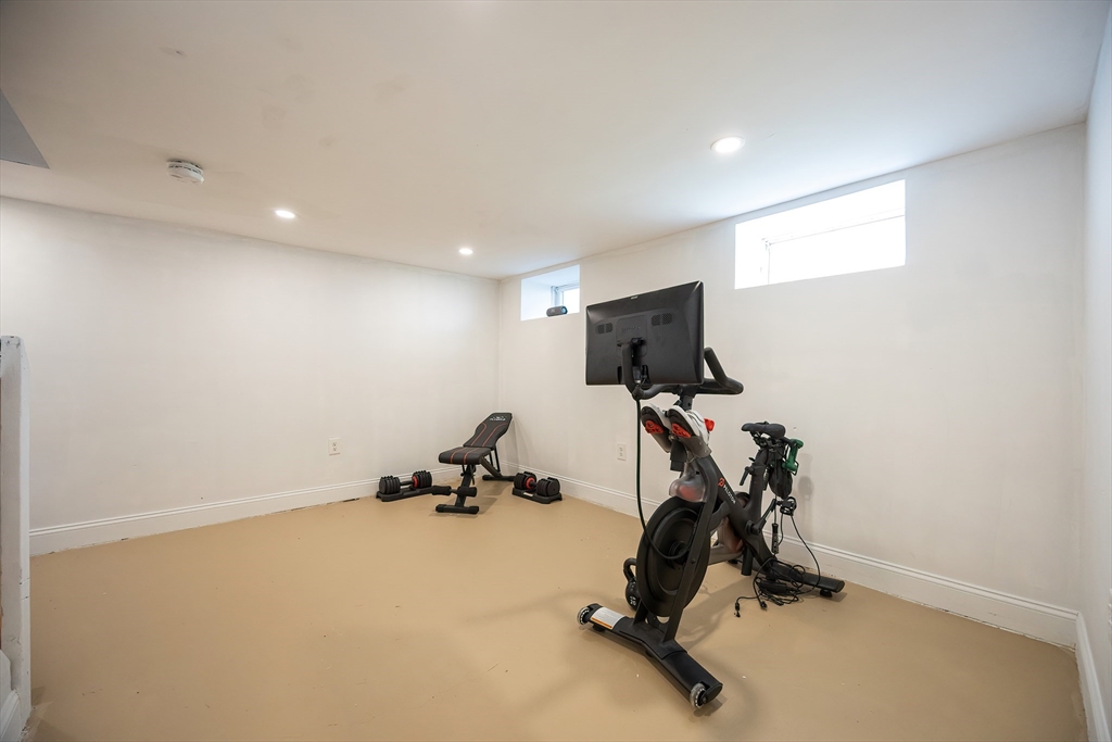 Attleboro, Massachusetts 02703, United States, 3 Bedrooms Bedrooms, ,1 BathroomBathrooms,Residential,Active,178517