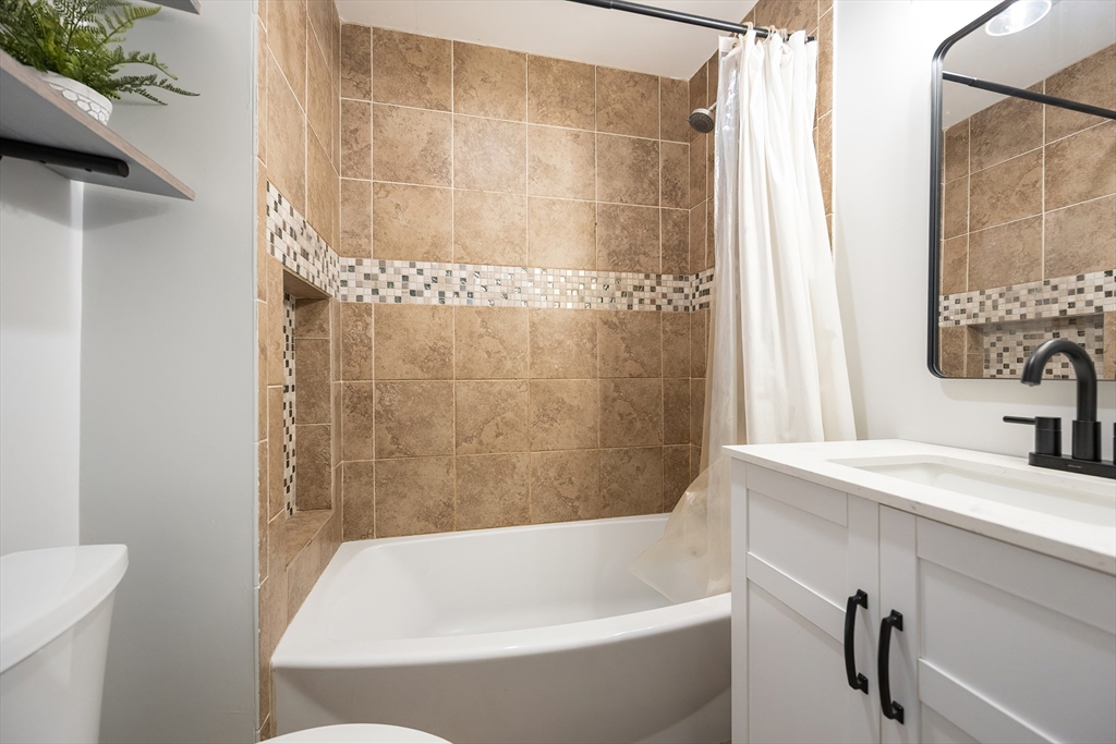 Attleboro, Massachusetts 02703, United States, 3 Bedrooms Bedrooms, ,1 BathroomBathrooms,Residential,Active,178517