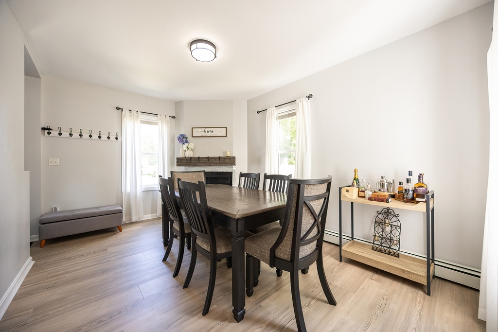 Attleboro, Massachusetts 02703, United States, 3 Bedrooms Bedrooms, ,1 BathroomBathrooms,Residential,Active,178517