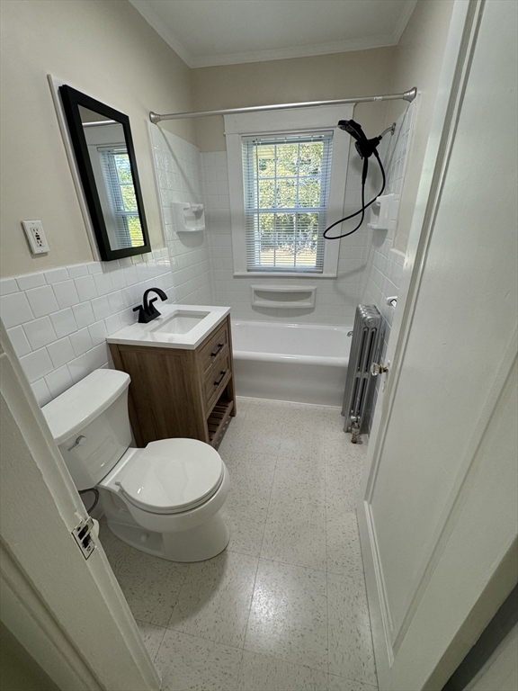 Attleboro, Massachusetts 02703, United States, 4 Bedrooms Bedrooms, ,2 BathroomsBathrooms,Residential,Active,222377