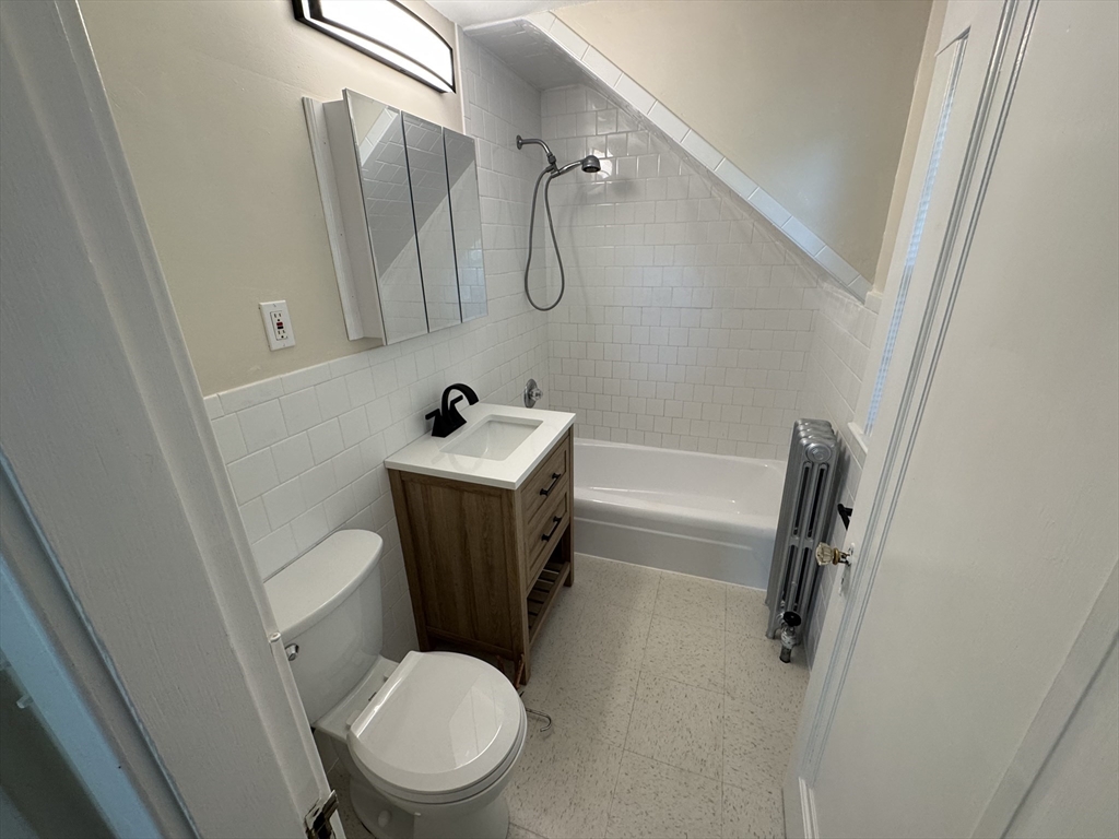 Attleboro, Massachusetts 02703, United States, 4 Bedrooms Bedrooms, ,2 BathroomsBathrooms,Residential,Active,222377