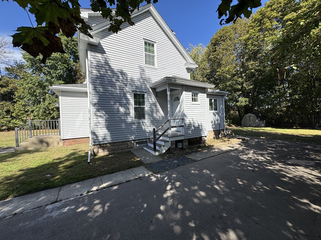 Attleboro, Massachusetts 02703, United States, 4 Bedrooms Bedrooms, ,2 BathroomsBathrooms,Residential,Active,222377