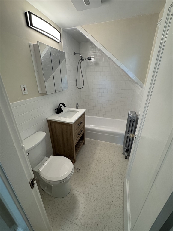 Attleboro, Massachusetts 02703, United States, 4 Bedrooms Bedrooms, ,2 BathroomsBathrooms,Residential,Active,222377