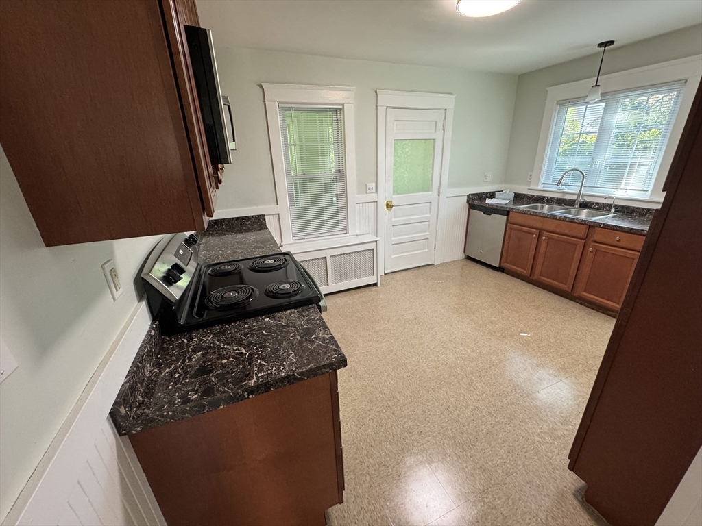 Attleboro, Massachusetts 02703, United States, 4 Bedrooms Bedrooms, ,2 BathroomsBathrooms,Residential,Active,222377