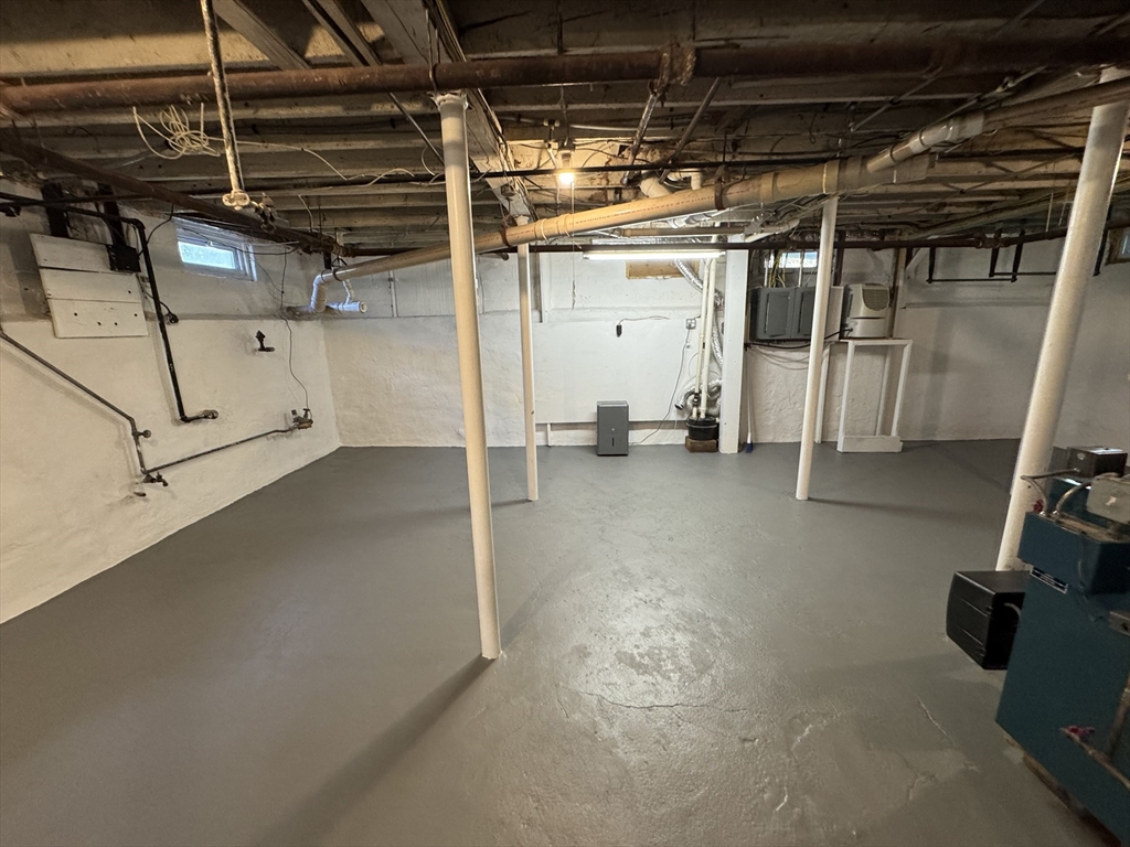 Attleboro, Massachusetts 02703, United States, 4 Bedrooms Bedrooms, ,2 BathroomsBathrooms,Residential,Active,222377