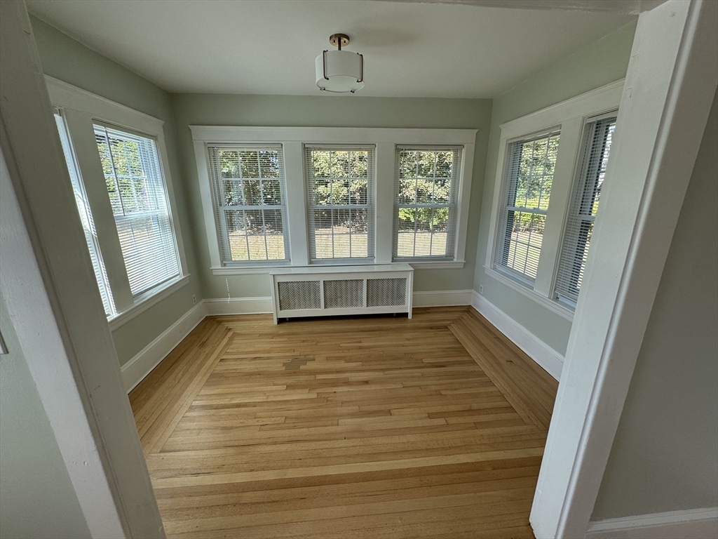 Attleboro, Massachusetts 02703, United States, 4 Bedrooms Bedrooms, ,2 BathroomsBathrooms,Residential,Active,222377