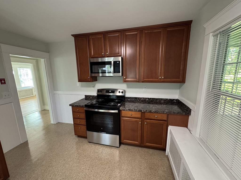 Attleboro, Massachusetts 02703, United States, 4 Bedrooms Bedrooms, ,2 BathroomsBathrooms,Residential,Active,222377