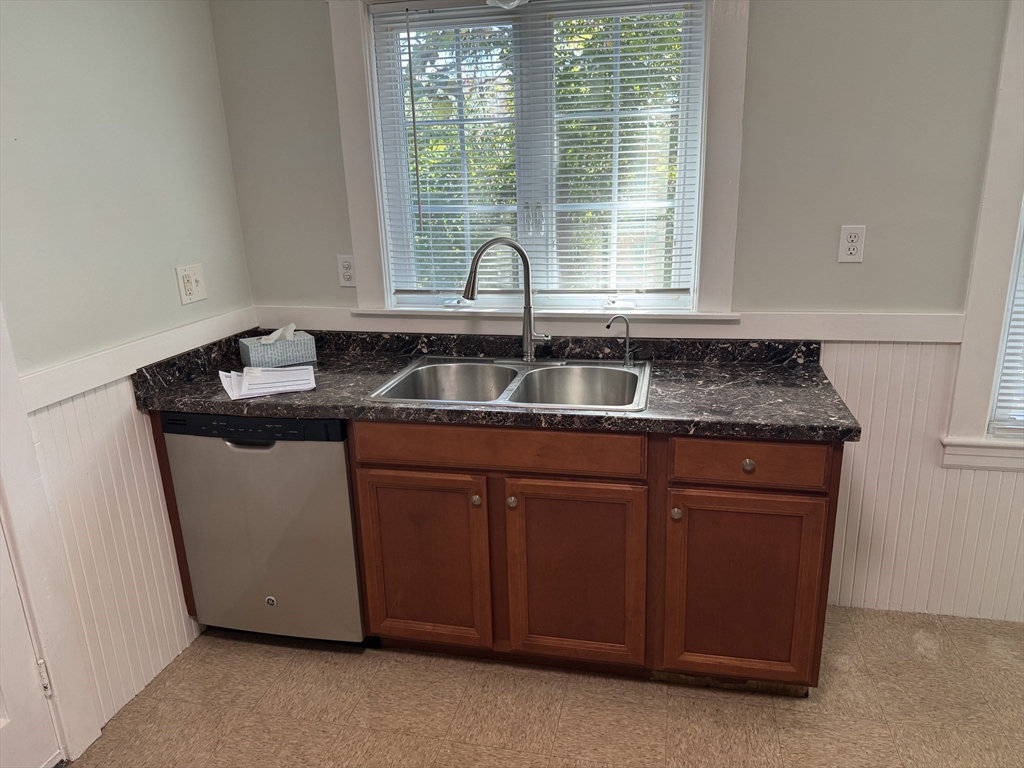 Attleboro, Massachusetts 02703, United States, 4 Bedrooms Bedrooms, ,2 BathroomsBathrooms,Residential,Active,222377