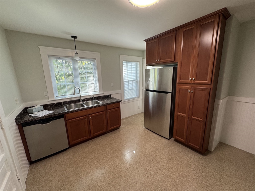 Attleboro, Massachusetts 02703, United States, 4 Bedrooms Bedrooms, ,2 BathroomsBathrooms,Residential,Active,222377