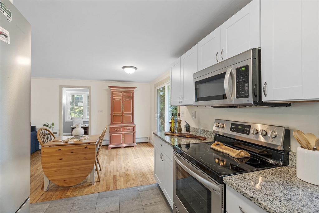 11 Lillian Dr