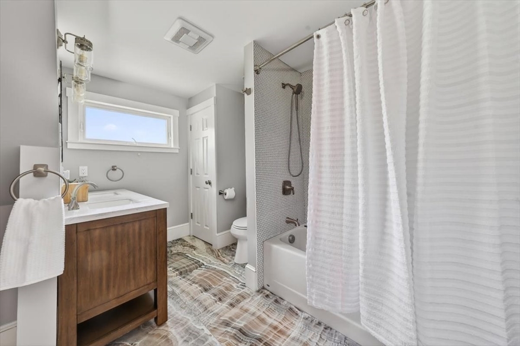 11 Planters Field Ln, Hingham, MA Photo #23