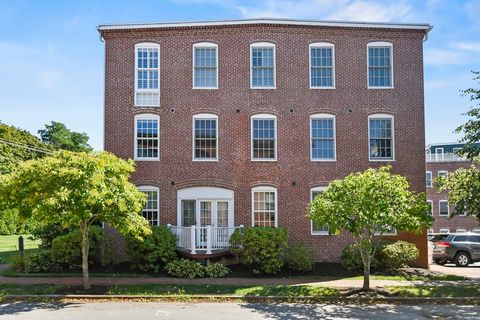 25 Cedar St 7 Amesbury MA 01913