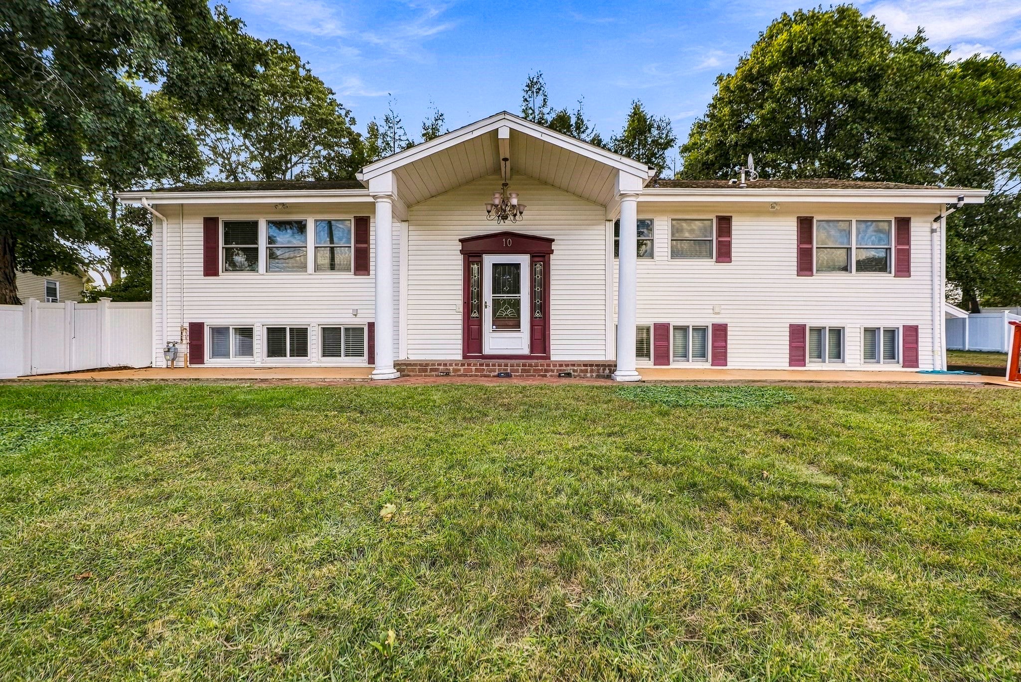Photo of 10 Munson Street, Hudson, MA
