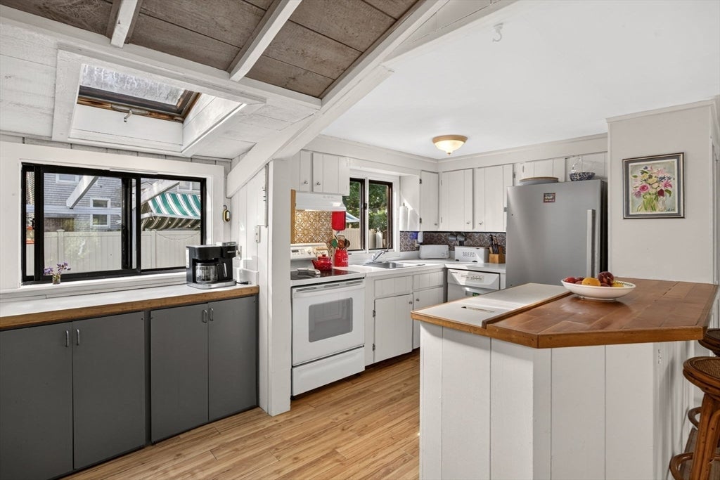 203 Monomoscoy Rd, Mashpee, MA, 203 Monomoscoy Rd, Mashpee, MA Photo #13