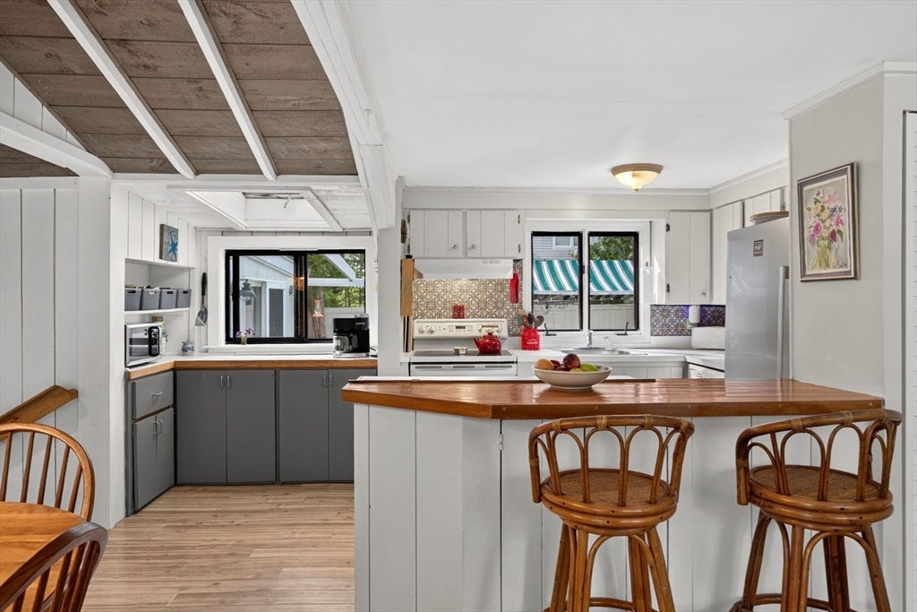 203 Monomoscoy Rd, Mashpee, MA, 203 Monomoscoy Rd, Mashpee, MA Photo #7
