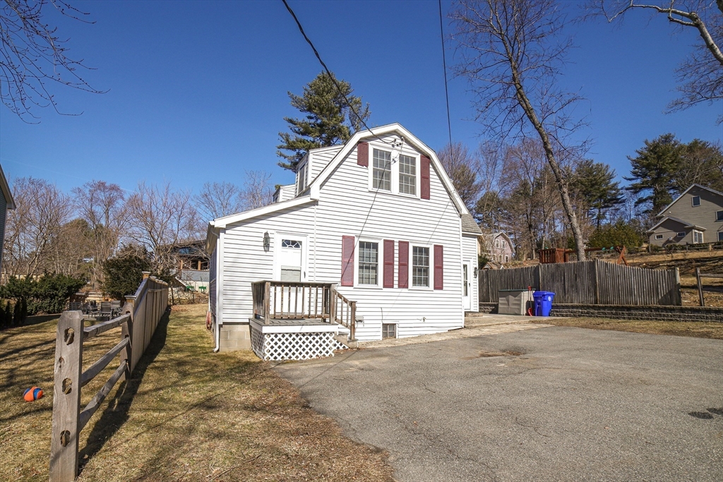 27 Riverside Ave