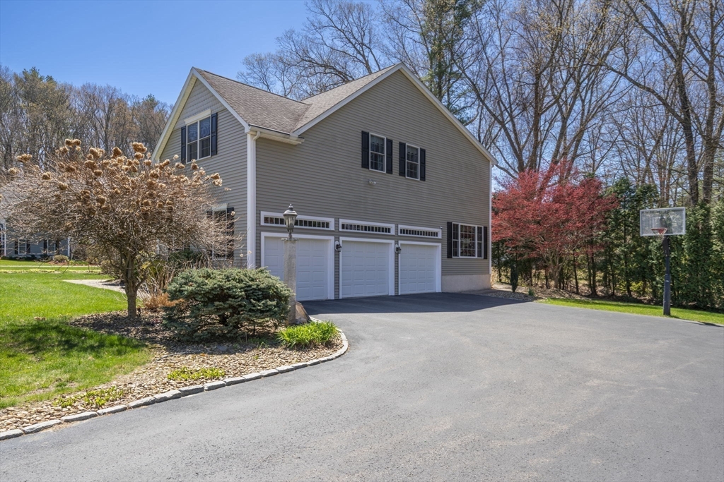3 Archambault Way
