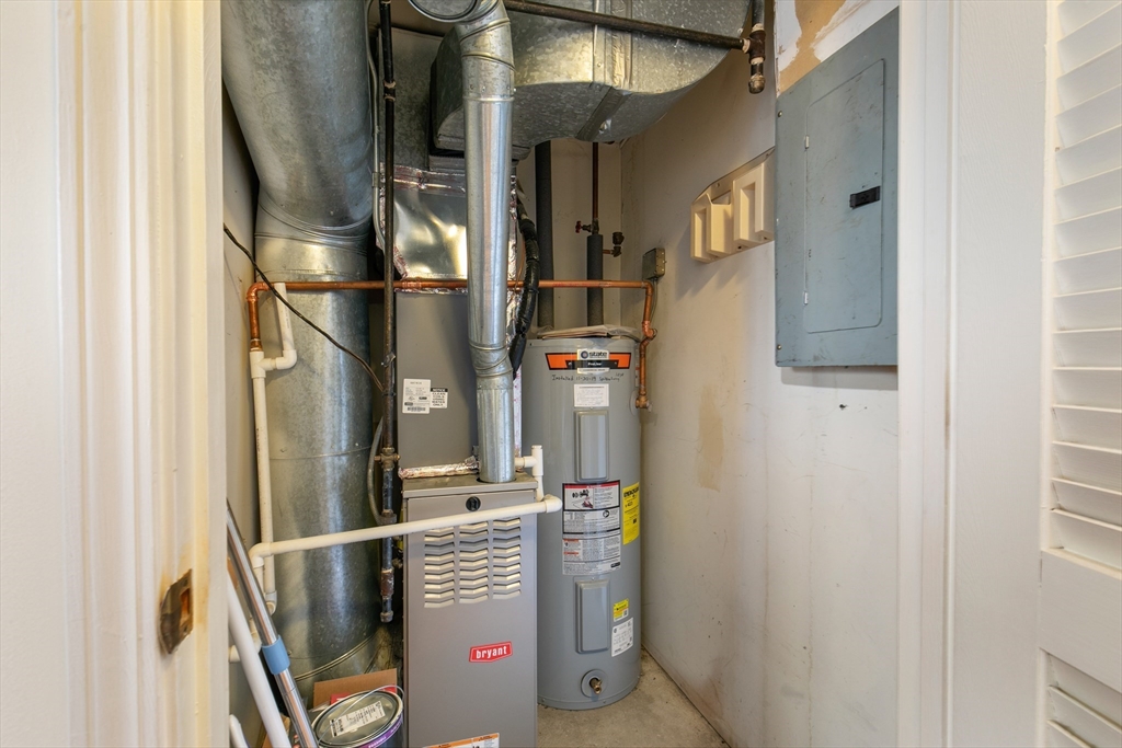 Lowell, Massachusetts 01852, United States, 2 Bedrooms Bedrooms, ,2 BathroomsBathrooms,Residential,Active,254058