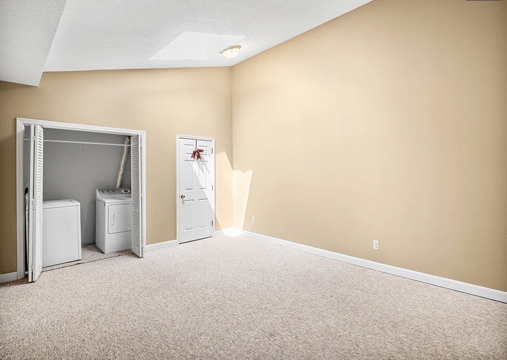 Lowell, Massachusetts 01852, United States, 2 Bedrooms Bedrooms, ,2 BathroomsBathrooms,Residential,Active,254058