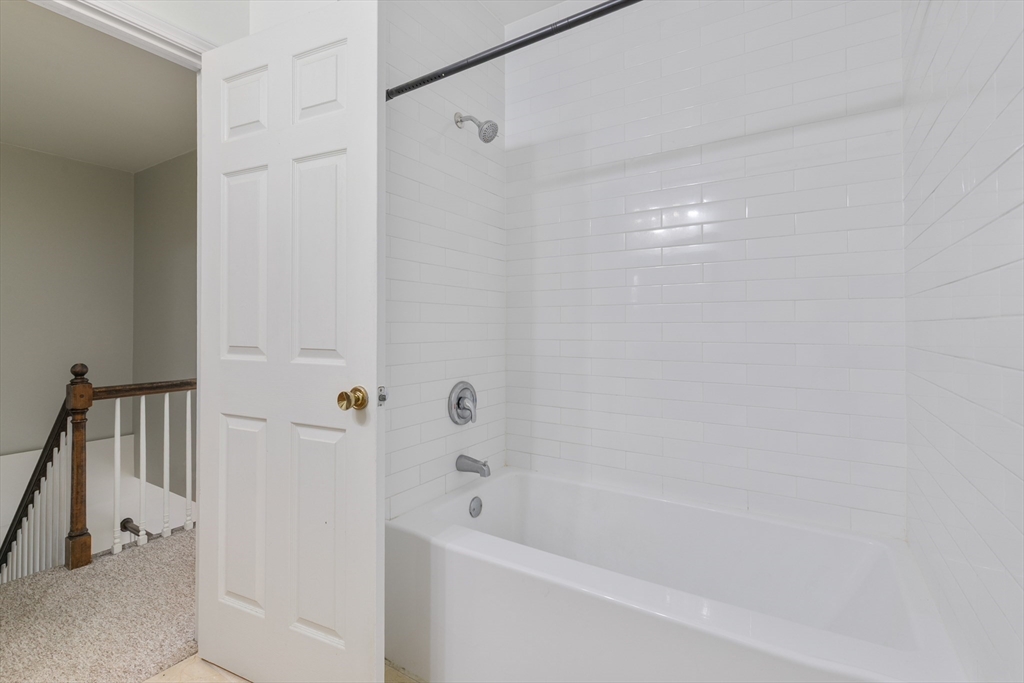 Lowell, Massachusetts 01852, United States, 2 Bedrooms Bedrooms, ,2 BathroomsBathrooms,Residential,Active,254058