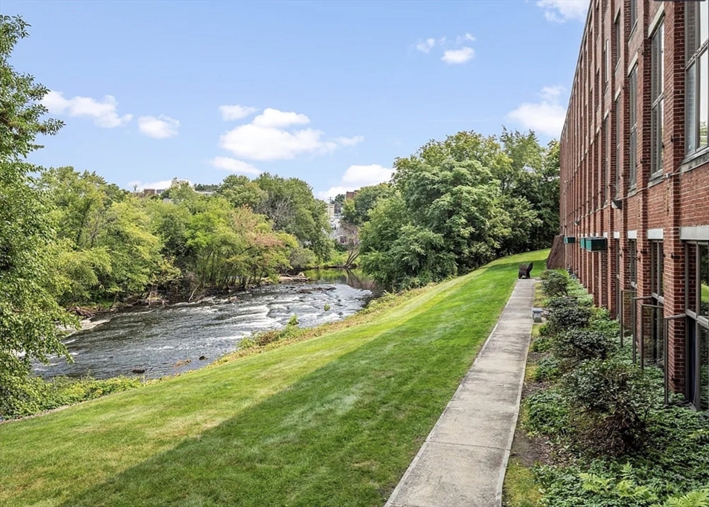 Lowell, Massachusetts 01852, United States, 2 Bedrooms Bedrooms, ,2 BathroomsBathrooms,Residential,Active,254058