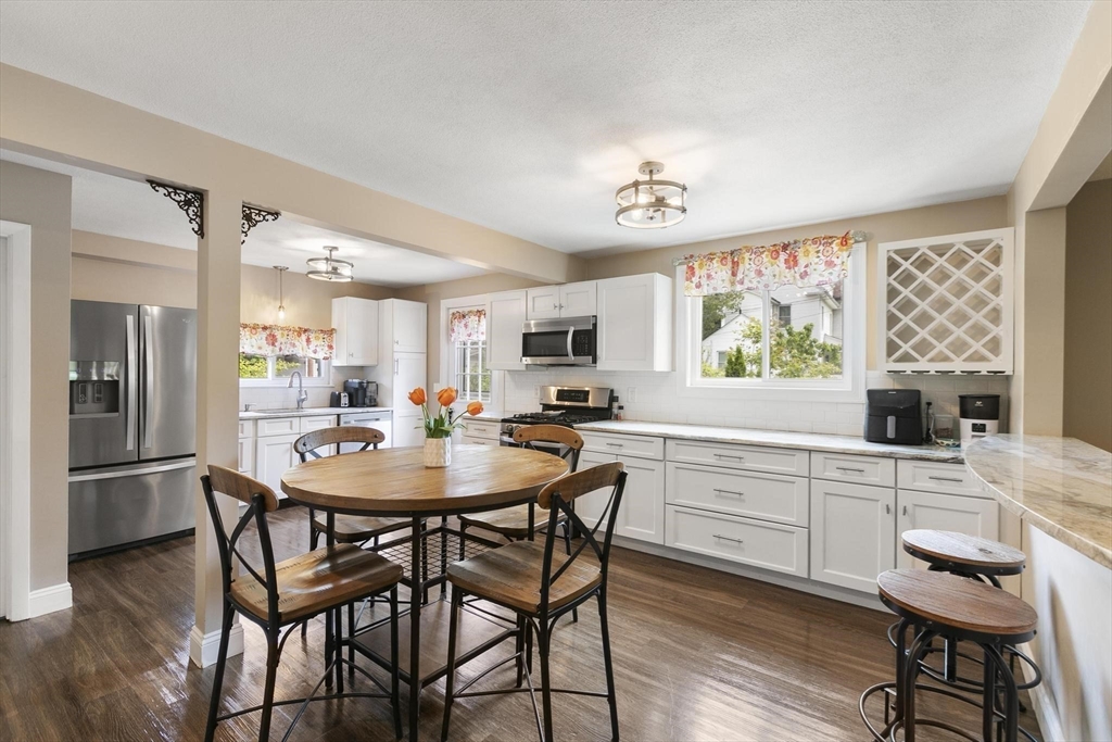 3 Robinlea Cir
