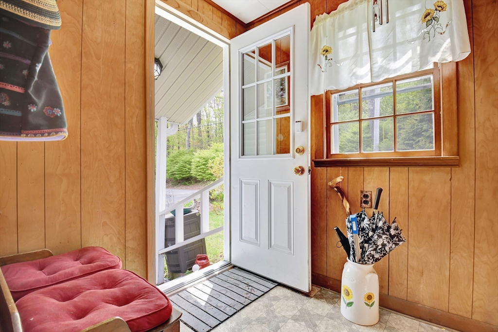 31 Spring St, Lunenburg, MA Photo #10