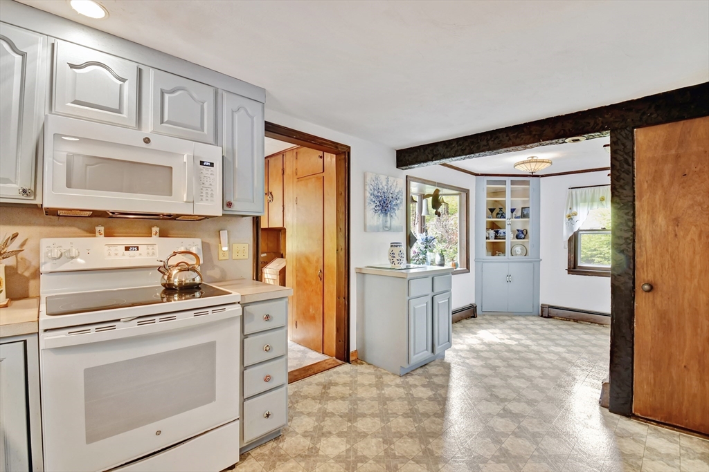 31 Spring St, Lunenburg, MA Photo #14