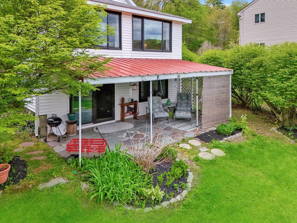 31 Spring St, Lunenburg, MA Photo #7