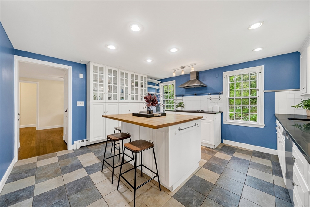 6 Brewster Rd