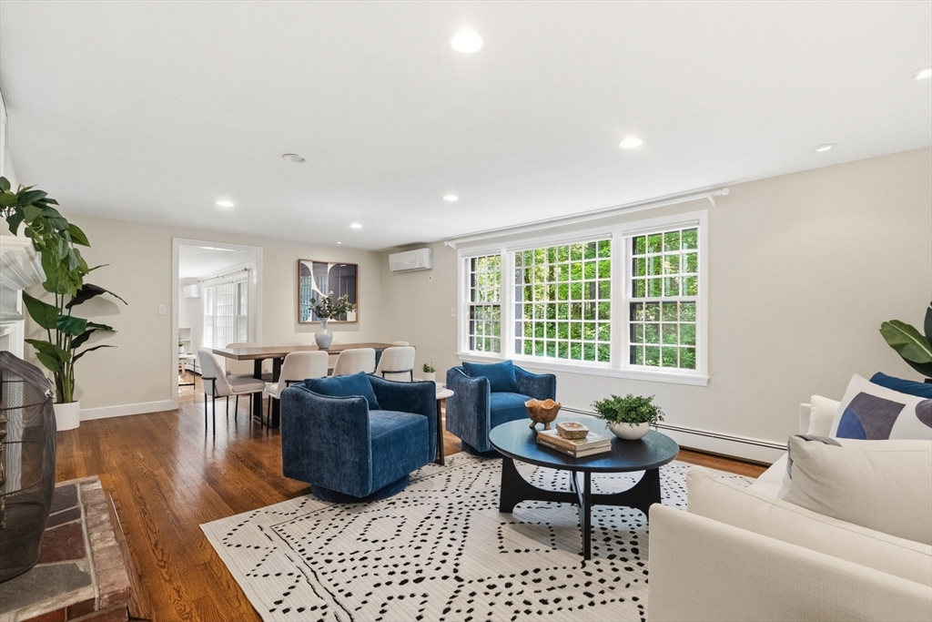 6 Brewster Rd