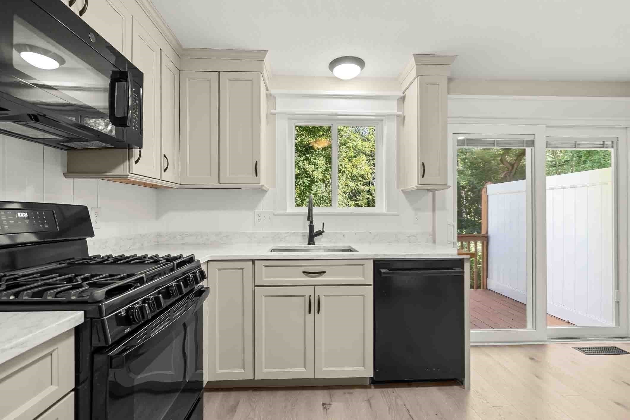 31 Farrwood Dr #31, Haverhill, MA Photo #8
