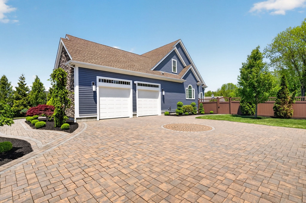 70 Sycamore Ln