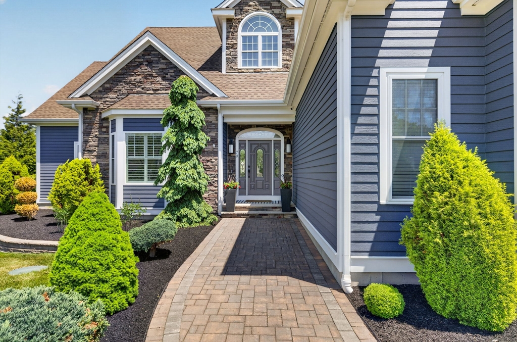 70 Sycamore Ln